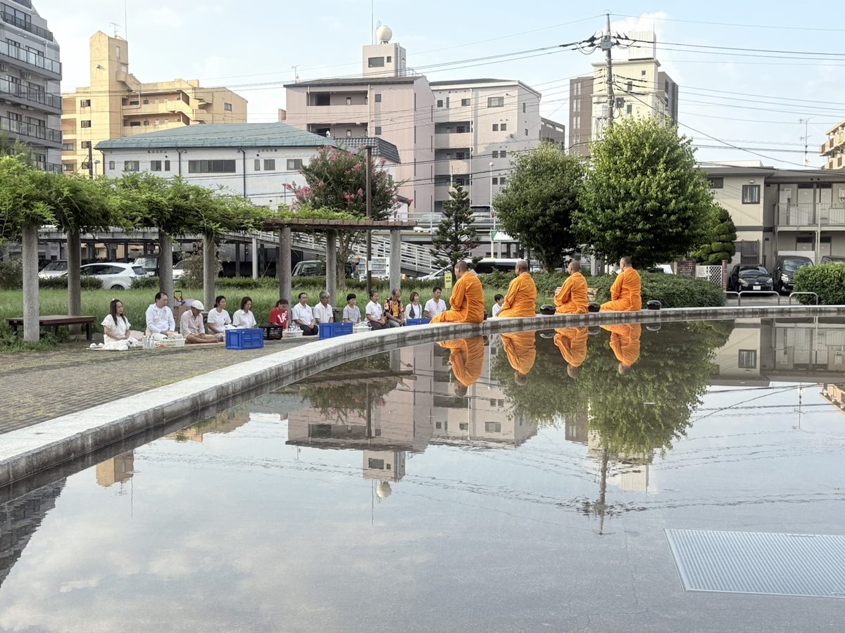 ใส่บาตร 3